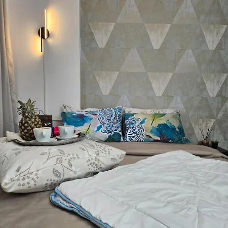 Apartment Kiwi Apart-hotel 1br Wi-fi Free - Close To Old Town - Cozy Location - Shorter Or Longer - R&m Boutique